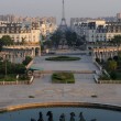 Cópia da Torre Eiffel e de seus arredores em Tianducheng, bairro que imita Paris na cidade de Hangzhou (Foto: Liang zhen / Imaginechina/ AFP)